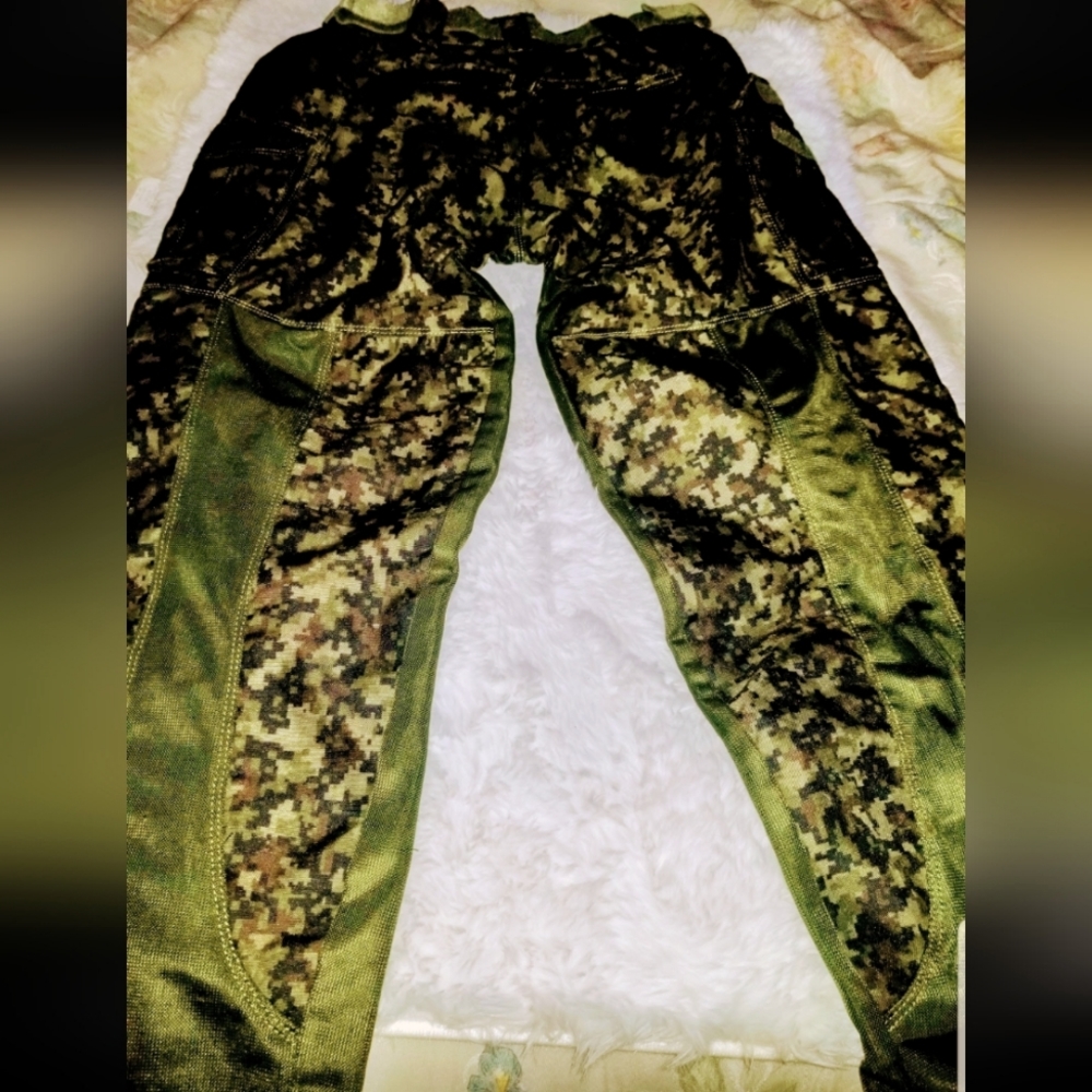 BT Paint ball pants . Army green,black,tan. Size 26-32 Adult extra small .